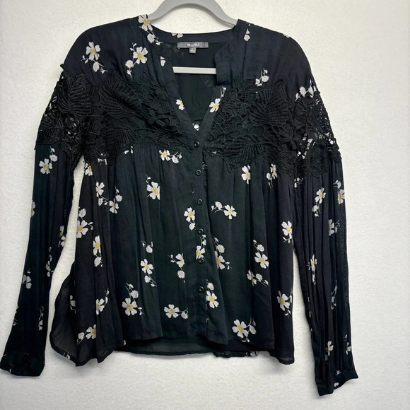 Miss Me Tops - Miss Me Floral Blouse S Black Button Down Crochet Detail